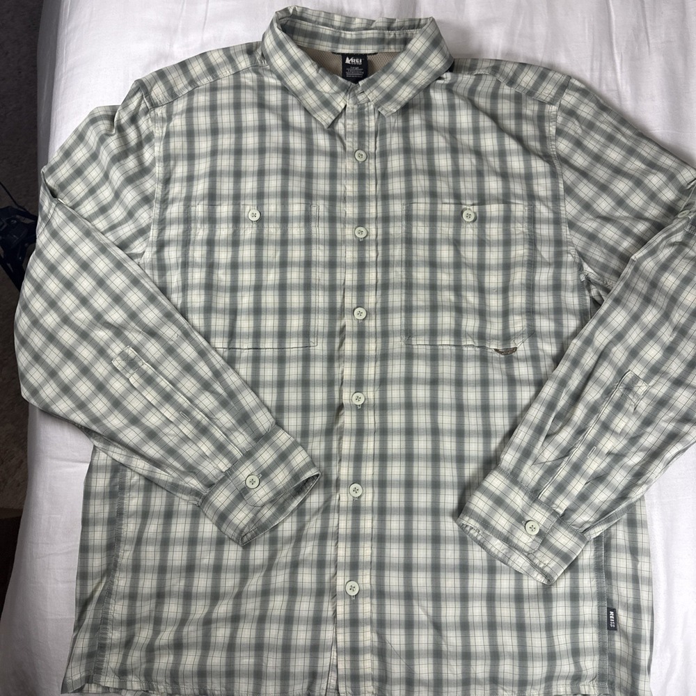 REI Coop Shirt Size Small Mens Green Sahara Button Up Plaid‎ Outdoor Hiking Vent
